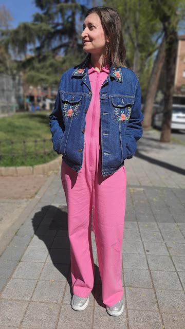 Mono rosa outfit