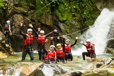 7 inolvidables viajes familiares de aventura rafting en familia