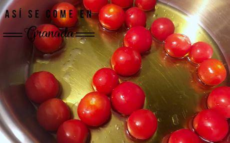 Corona de quinoa agridulce con tomate cherry y marisco