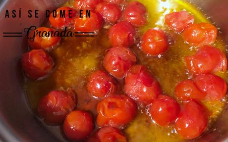 Corona de quinoa agridulce con tomate cherry y marisco