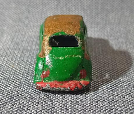 Volkswagen Beetle, o Escarabajo, de la marca japonesa AHI