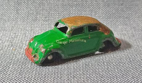 Volkswagen Beetle, o Escarabajo, de la marca japonesa AHI