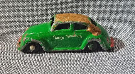 Volkswagen Beetle, o Escarabajo, de la marca japonesa AHI