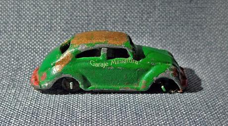 Volkswagen Beetle, o Escarabajo, de la marca japonesa AHI