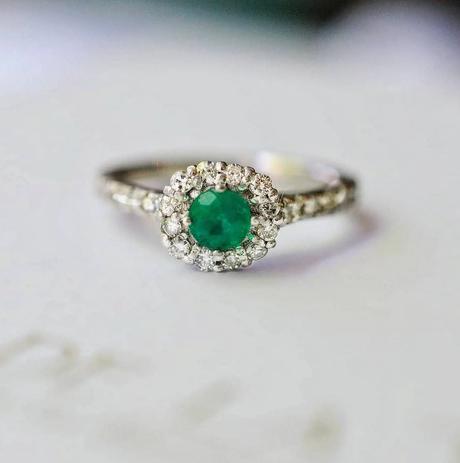 Seúl - Anillo de Compromiso esmeralda con Diamantes