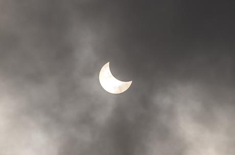 #ASTRONOMÍA:  | Sorprendentes imágenes del peculiar #eclipse solar mixto de este jueves pasado (FOTOS)