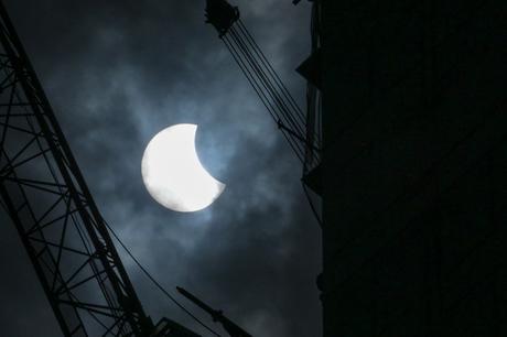 #ASTRONOMÍA:  | Sorprendentes imágenes del peculiar #eclipse solar mixto de este jueves pasado (FOTOS)