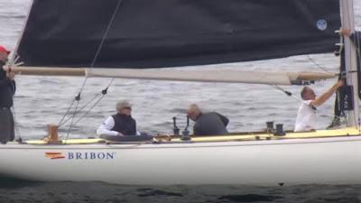 Vecinos de Lavapiés denuncian “brutalidad policial” en el barrio… Y el emérito, Juan Carlos I, en Sansenxo, eclipsa la agenda de Felipe VIº, en Ronda.