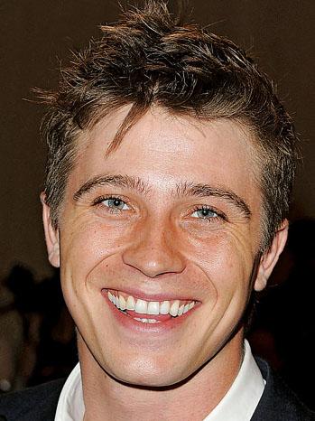 Más detalles del reparto de Akira