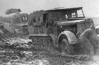 La primera helada congela el barro de las carreteras y permite que la Wehrmacht vuelva a ponerse en marcha - 07/11/1941.