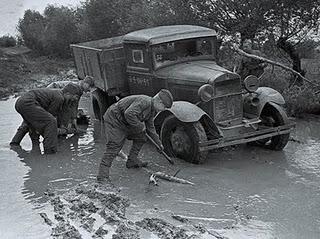 La primera helada congela el barro de las carreteras y permite que la Wehrmacht vuelva a ponerse en marcha - 07/11/1941.