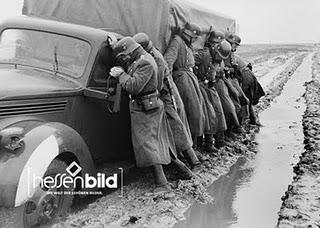 La primera helada congela el barro de las carreteras y permite que la Wehrmacht vuelva a ponerse en marcha - 07/11/1941.