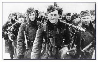 El Grupo de Ejércitos Norte conquista Tikhvin y se prepara para enlazar con los finlandeses - 08/11/1941.