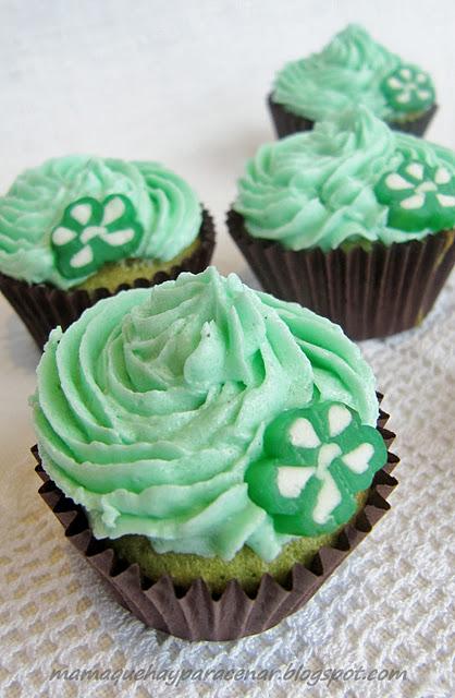 MINI CUPCAKES DE COLOR VERDE