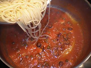 Receta desafío ROBOCHEF, Spaghetti alla puttanesca.