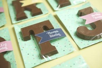 Letras de chocolate para nuestros invitados Letras de chocolate para nuestros invitados