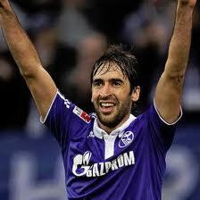 El Schalke 04 impide a Raúl recibir el homenaje de la Federación Española de Fútbol.
