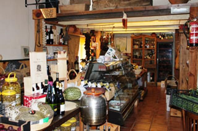 CASA DE COMIDAS........En Villaescusa (Cantabria).-