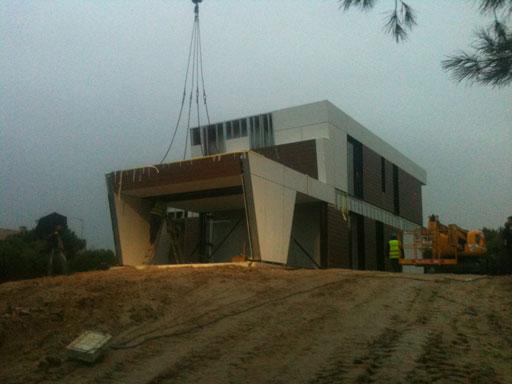 Montaje de la vivienda piloto A-cero Tech en La Finca Las Marias, Torrelodones, Madrid