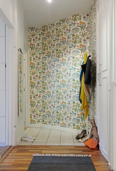 soluciones de almacenaje pensadas para ropa y calzado de invierno recibidores de estilo nórdico Quedamos en... proyecto decoración bloguers percheros papel de pared muebles zapateros muebles de recibidor guantes y bufandas estilo nórdico estilo escandinavo decoración estanterías para cajas donde guardar gorros espejos diseño para recibidores diseño escandinavo diseño de interiores decoración de recibidores decoración de interiores colgadores recibidores 