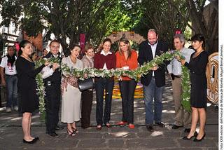 Tapetes florales para adornar el inició del Festival de Música de Morelia 2011
