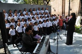 Emotivo Concierto del Coro Preparatorio Niños Cantores de Morelia con uno de los grandes de la Música Infantil, Cri-Cri