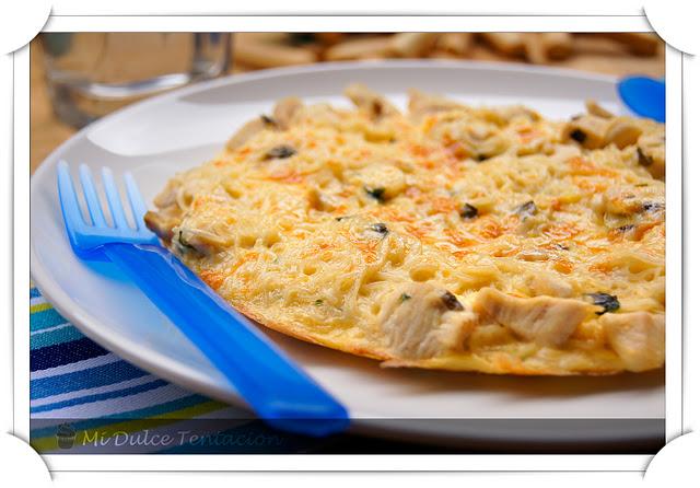 Tortilla de Noodles de Pollo