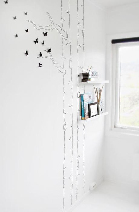 DIY: Dibujar la silueta de un árbol en la pared y añadirle mariposas 3D