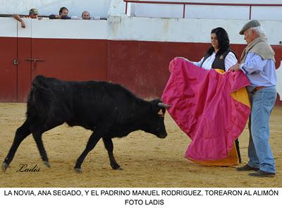 LADIS Y ANA:  PINCELADAS TAURINAS DE UNA BODA MUY TORERA