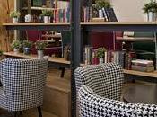 Caffé Poeti, rodeado clásicos