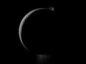 Encélado ocultando hermano pequeño Epimeteo