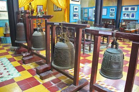 Campanas del templo en el Museo de Hoi An