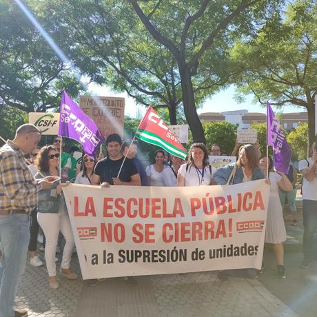 La comunidad educativa del Rafael Alberti se moviliza para lograr la segunda línea de Infantil en el centro.