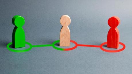 Efecto de Primacía: dejarse influenciar por lo primero que ves o escuchas Efecto de Primacía: dejarse influenciar por lo primero que ves o escuchas