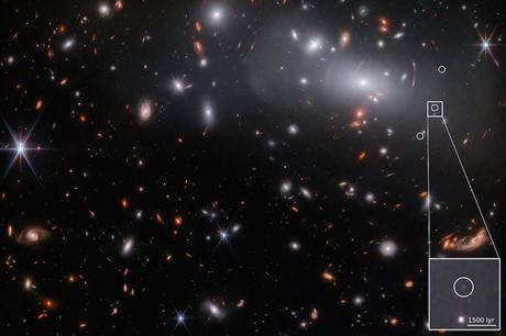 Webb descubre en el Universo distante una diminuta galaxia con una extraordinaria formación estelar