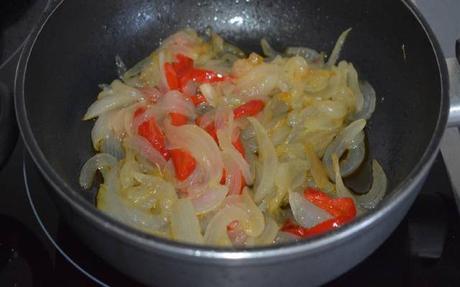 Chuletas de cordero encebolladas
