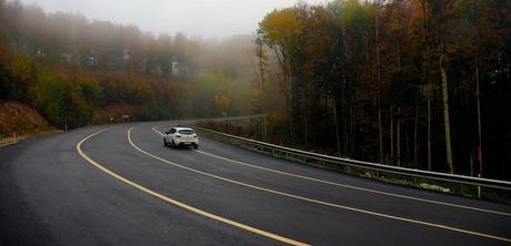 Cómo conducir de forma segura en carreteras con curvas