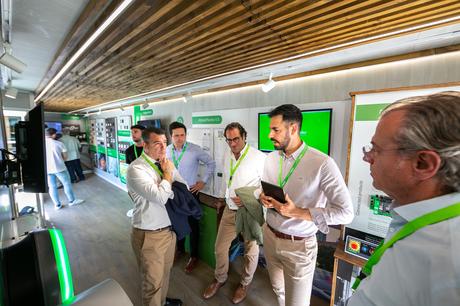 Schneider Electric y BeCúbica crean el primer contenedor-showroom móvil, solar y autónomo que funciona tanto estacionado como en movimiento