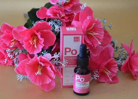 El serum para el contorno de ojos “Pomegranate Superfood Brightening Eye Serum” de DR.BOTANICALS