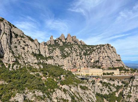 Vistas del monasterio de Montserrat desde la Cruz de San Miquel.