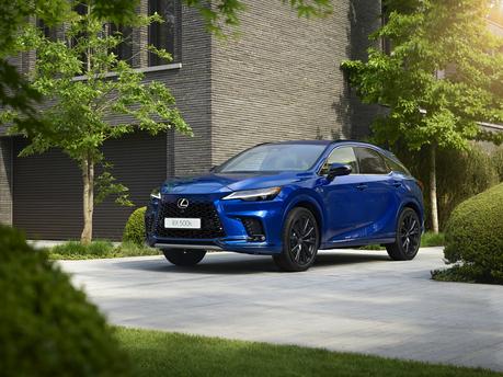 Los nuevos Lexus RZ 450e, nuevo RX y Nuevo UX 250h Premium se estrenan en el Salón de Barcelona Los nuevos Lexus RZ 450e, nuevo RX y Nuevo UX 250h Premium se estrenan en el Salón de Barcelona