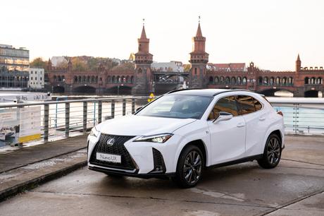 Los nuevos Lexus RZ 450e, nuevo RX y Nuevo UX 250h Premium se estrenan en el Salón de Barcelona Los nuevos Lexus RZ 450e, nuevo RX y Nuevo UX 250h Premium se estrenan en el Salón de Barcelona