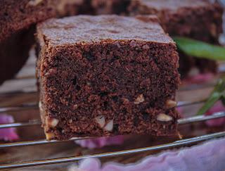 BROWNIE CLASICO DE CHOCOLATE CON NUECES