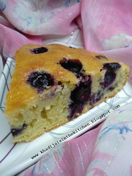 GÂTEAU AU CITRON VERT ET AUX BLEUETS / LIME BLUEBERRY CAKE / BIZCOCHO DE LIMA Y ARÁNDANOS / كيكة التوت الازرق و الليمون الاخضر