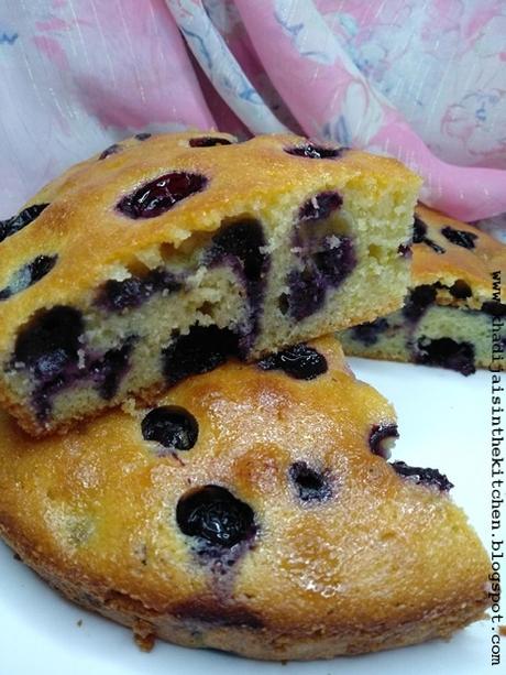 GÂTEAU AU CITRON VERT ET AUX BLEUETS / LIME BLUEBERRY CAKE / BIZCOCHO DE LIMA Y ARÁNDANOS / كيكة التوت الازرق و الليمون الاخضر