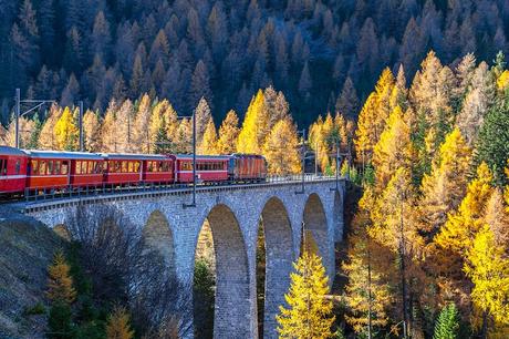 15 atracciones turísticas mejor valoradas en Suiza La línea ferroviaria Bernina