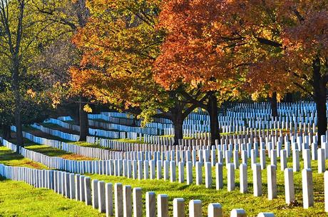 Cementerio Nacional de Arlington en el otoño