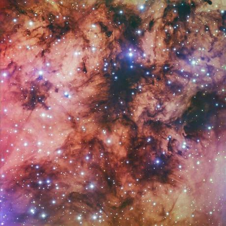 Un mar cósmico escarlata