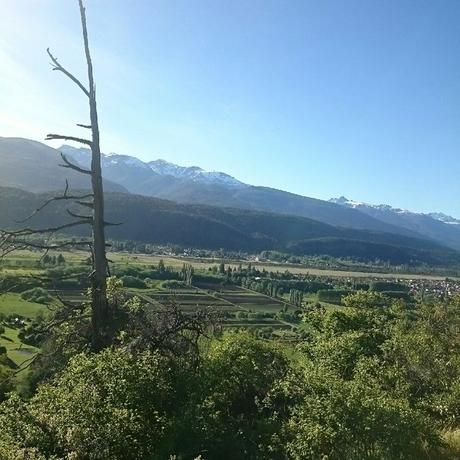 Lo que hace único a El Bolsón: Un hermoso valle, tranquilo, acogedor y solidario. Cerro Amigo se encuentra a 2 kilómetros del centro de El Bolsón y se puede acceder a pie o en automóvil.