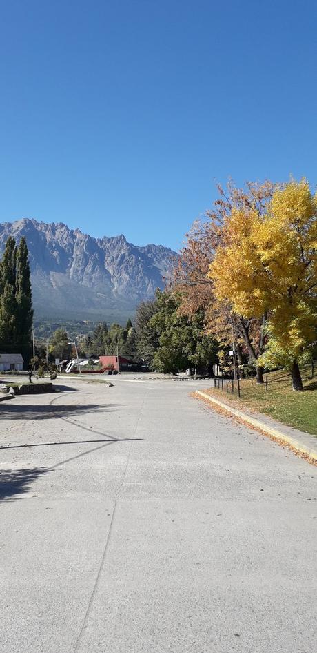Lo que hace único a El Bolsón: Un hermoso valle, tranquilo, acogedor y solidario. La flor del cerezo es un espectáculo efímero y puede ser de diferentes colores y tonalidades.